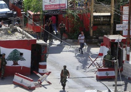 هدوء حذر في مخيم عين الحلوة للاجئين الفلسطينيين بلبنان