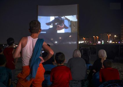 "سينما البحر" مبادرة نادرة في قطاع لا يضم دورا للسينما