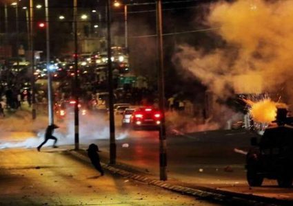 إصابات بالاختناق خلال مواجهات مع قوات الاحتلال في قرية طورة