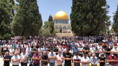 50 ألفا يؤدون صلاة الجمعة في المسجد الأقصى
