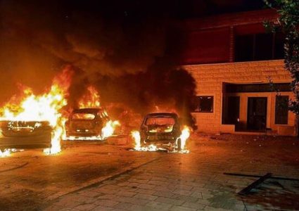 إصابة خطيرة وإحراق مركبتين في هجوم للمستوطنين على قرية برقة