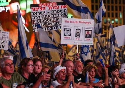 عشرات الآلاف يتظاهرون في اسرائيل ضد حكومة نتنياهو وإضعاف القضاء