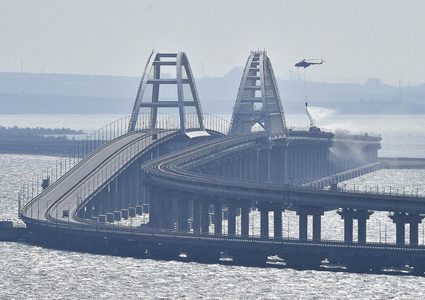 انفجارات في شبه جزيرة القرم وأنباء عن هجوم بطائرات مسيرة