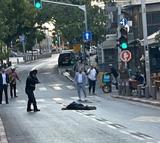 مقتل عنصر أمن إسرائيلي في عملية إطلاق نار في تل أبيب