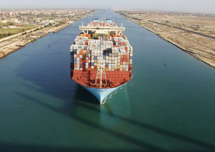 قناة السويس: غرق قاطرة مصرية إثر تصادم مع ناقلة عابرة