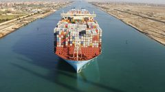 قناة السويس: غرق قاطرة مصرية إثر تصادم مع ناقلة عابرة