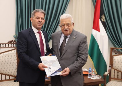 الرئيس يتسلم التقرير السنوي لهيئة مكافحة الفساد لعام 2022