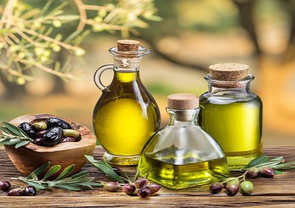 فوائد زيت الزيتون.. غذائية وعلاجية وتجميلية