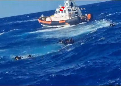 فقدان 30 شخصا في البحر إثر انقلاب قاربى مهاجرين قبالة السواحل الإيطالية