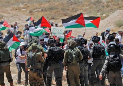 “أبرتهايد رسمي”.. إسرائيل: لجأنا إلى “الانقلاب النظامي” لأنه وسيلتنا لـ”ضم الضفة