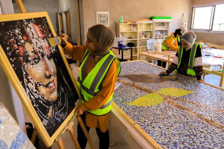 فن الفسيفساء يلهم فنانين مراهقين بغزة لمحاكاة التراث الفلسطيني