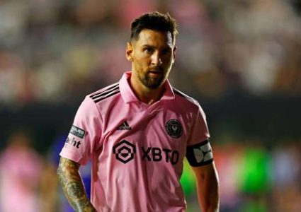 ميسي في شجار كلامي مع لاعب أورلاندو ستي أثناء مباراة الفريقين في الدوري الأميركي