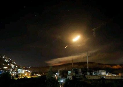 قتلى وجرحى في غارات إسرائيلية على أهداف إيرانية بسوريا