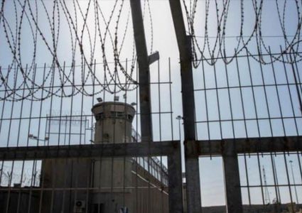 نادي الأسير: 5 معتقلين إداريين يواصلون إضرابهم عن الطعام