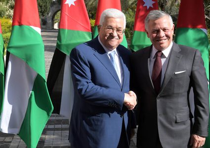 الرئيس عباس يصل الأردن لبحث العلاقات الثنائية