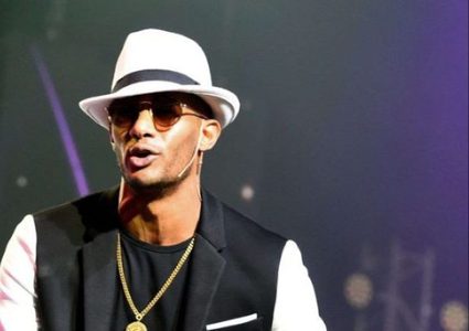 محمد رمضان يثير جدلا بظهوره عاري الصدر في العلمين