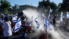 مليارات الشواقل "تهرب" من "إسرائيل" بسبب التغييرات القضائية