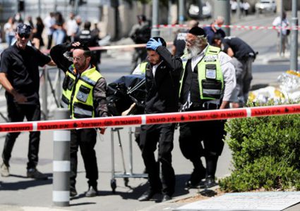 إصابة مستوطن بعملية طعن في بتاح تكفا