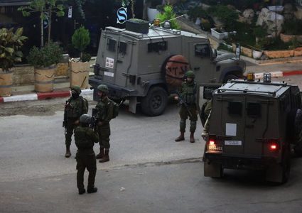 الاحتلال يعتقل شابين ويستولي على مركبة في بيت ريما