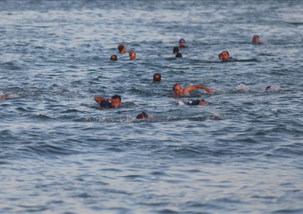 غزة:الشرطة البحرية تحذر من السباحة حتى الثلاثاء القادم