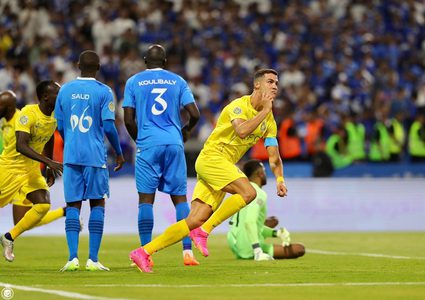 رونالدو يقود النصر السعودي للفوز بأول ألقابه العربية