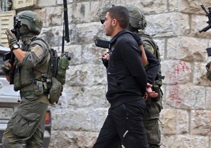 قوات الاحتلال تعتقل مقدسيا من سلوان بالقدس المحتلة