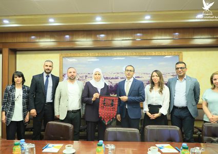 النجاح تعقد طاولة مستديرة حول الهوية الدينية وخصوصيتها في واقع المرأة الفلسطينية