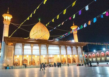 مقتل 4 على الأقل في هجوم على مرقد في شيراز بإيران