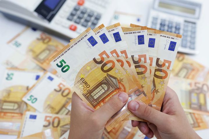 خطأ فادح من قسم المحاسبة بشركة يمنح موظفا 388 ضعف راتبه