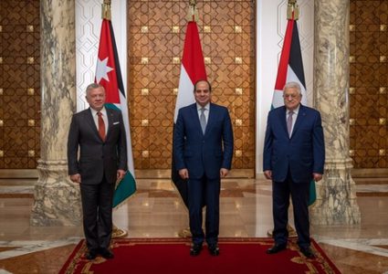الرئيس يصل مصر للمشاركة في أعمال القمة الثلاثية المصرية الأردنية الفلسطينية