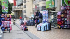 تذبذب حركة الأسواق في موسم المدارس لتأثره بعدة عوامل