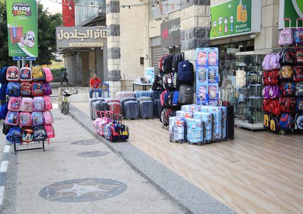 تذبذب حركة الأسواق في موسم المدارس لتأثره بعدة عوامل