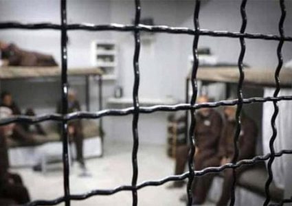 13 أسيرا يواصلون إضرابهم المفتوح عن الطعام رفضا لاعتقالهم الإداري