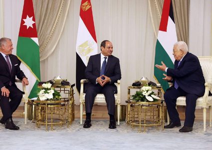 قمة فلسطينية مصرية اردنية في العلمين