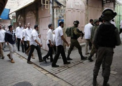 مسيرة استفزازية للمستوطنين في البلدة القديمة من الخليل