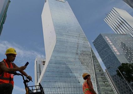 هبوط حاد بأسهم شركة عقارات صينية عملاقة يثير مخاوف حيال القطاع