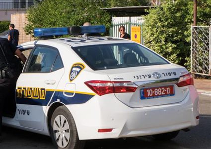 إصابة شابين في الناصرة إثر اصطدام دراجتهما بسيارة شرطة في الناصرة