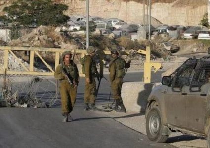 الاحتلال يغلق مدخل سعير- بيت عينون شرق الخليل