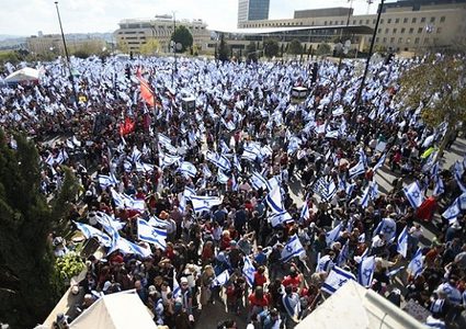 قادة الاحتجاج يستعدون للذروة المتوقعة الشهر المقبل