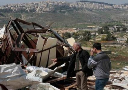 الاحتلال يهدم غرفا زراعية وسلاسل حجرية في بيت سيرا غرب رام الله