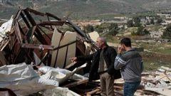 الاحتلال يهدم غرفا زراعية وسلاسل حجرية في بيت سيرا غرب رام الله