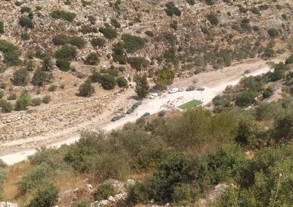 الاحتلال يهدم متنزها ويحطم أشجارا غرب سلفيت