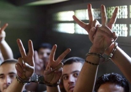 "هيئة الأسرى": الاحتلال يواصل اعتقال 170 طفلا وسط ظروف غاية في الصعوبة