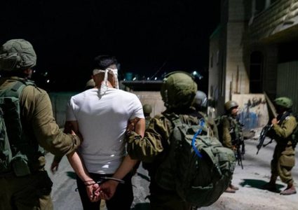 الاحتلال يشن حملة مداهمات واعتقالات في الضفة