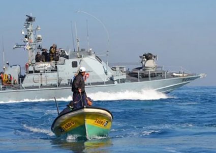 بحرية الاحتلال تعتقل صيادين قبالة سواحل غزة