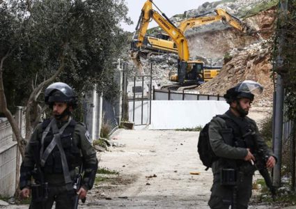 سلطات الاحتلال تواصل هدم وتجريف مبان تاريخية في البصة المهجرة بالداخل المحتل