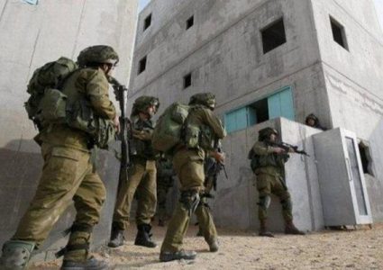 الاحتلال يمنع مواطنا من ترميم مسكنه ويستولي على مواد بناء في مسافر يطا