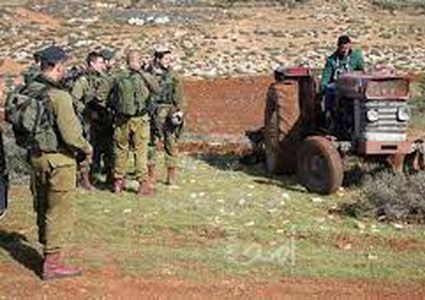 سلطات الاحتلال تمنع مزارعين من دخول أراضيهم في قلقيلية