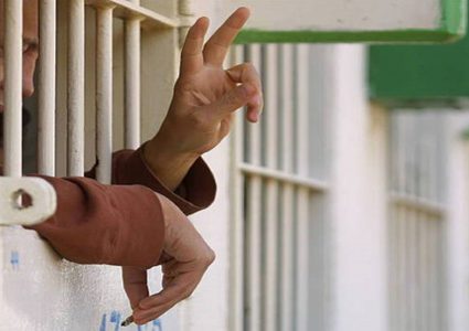 الأسير إيهاب صبح يعاني من كتلة في الرقبة وسط إهمال طبي متعمد