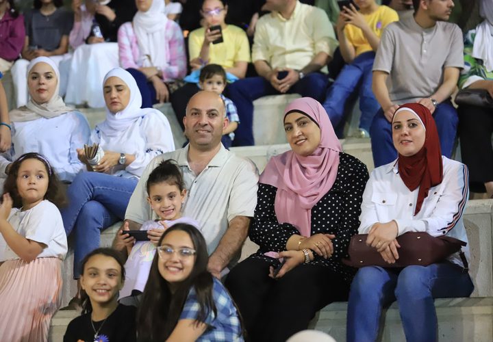 أحيت فرقة الحنونة الشعبية حفلا ثقافيا وطنيا في جامعة النجاح الوطنية على مسرح المرحوم حكمت المصري بحضور رئيس الجامعة أ.د عبد الناصر زيد و عدد من مساعديه وحشد كبير من الجمهور ،ويأتي هذا الحفل ضمن فعاليات حملة نورت النجاح إيذانا باستقبال الطلبة الجدد للفصل الدراسي 2023_2024.